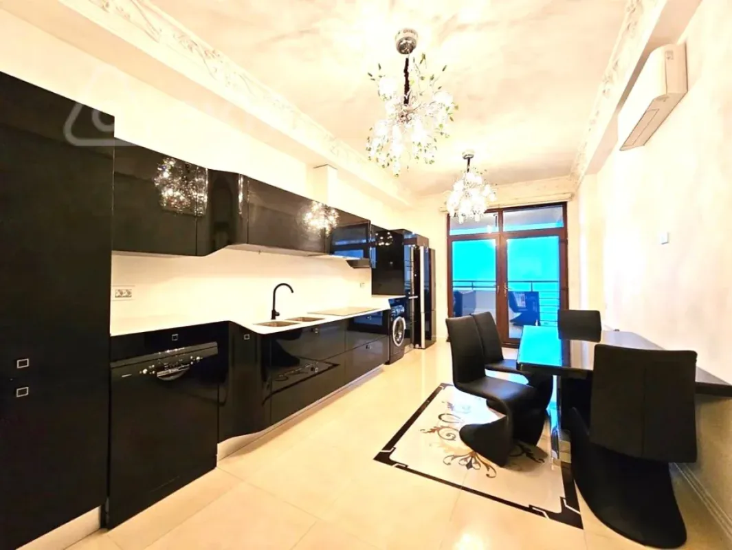 Kirayə verilir 3 otaqlı yeni tikili 220 m²