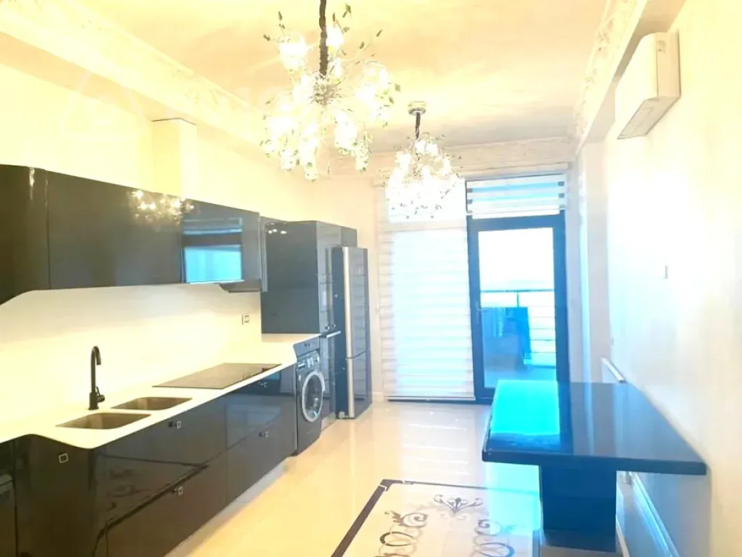 Kirayə verilir 3 otaqlı yeni tikili 220 m²