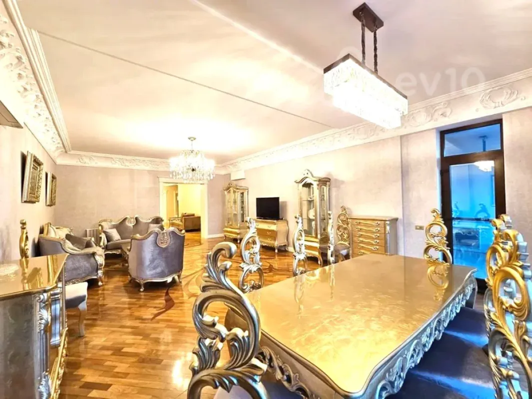 Kirayə verilir 3 otaqlı yeni tikili 220 m²