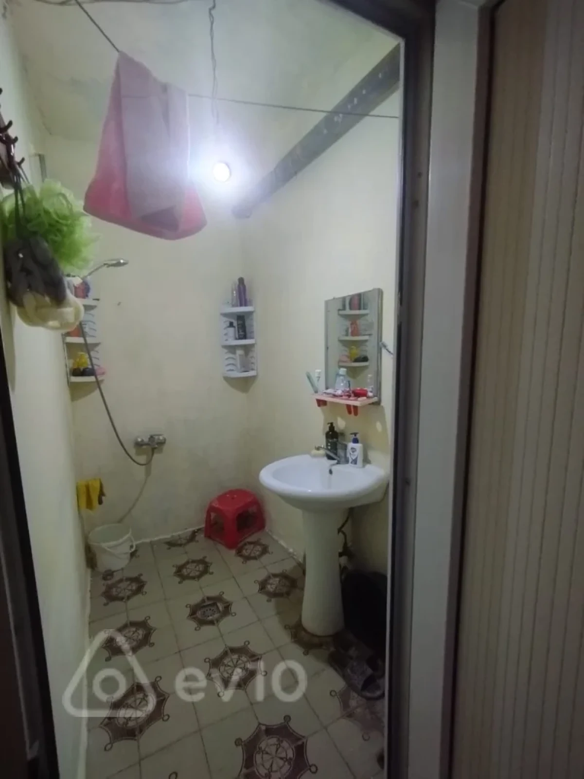 Satılır 4 otaqlı köhnə tikili 100 m²