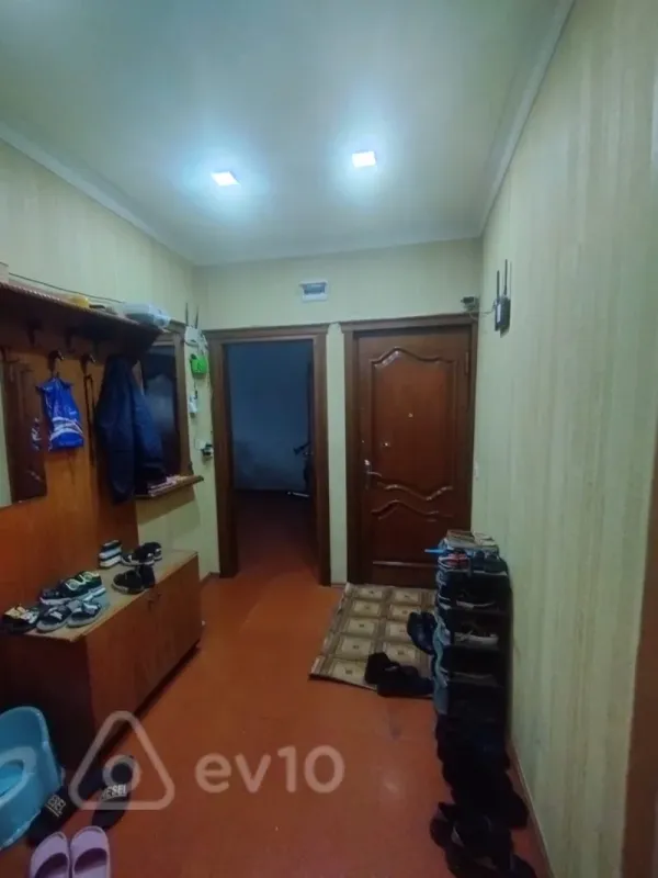 Satılır 4 otaqlı köhnə tikili 100 m²