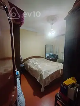 Satılır 4 otaqlı köhnə tikili 100 m²