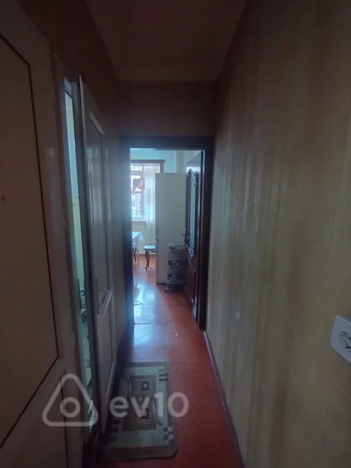 Satılır 4 otaqlı köhnə tikili 100 m²