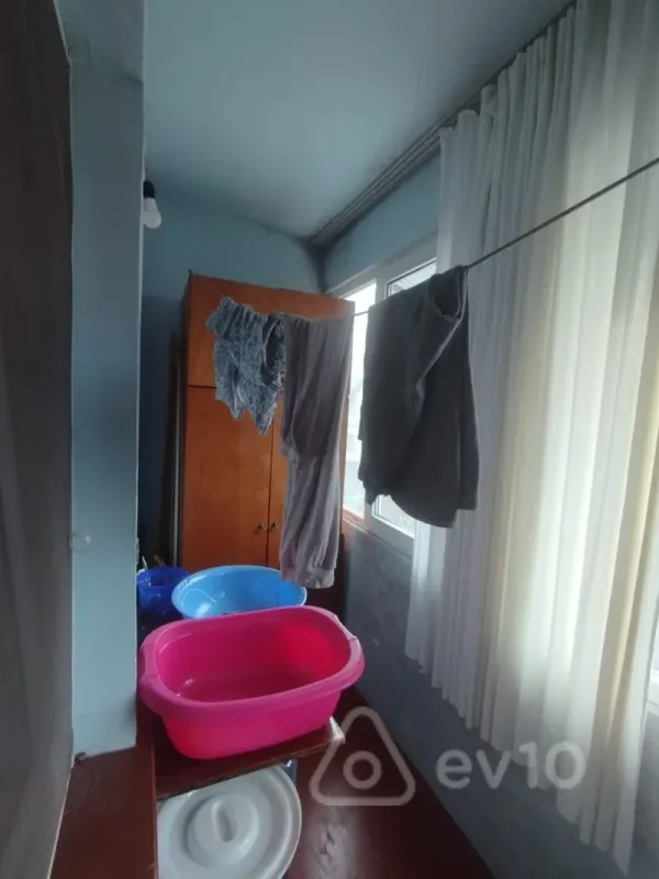 Satılır 4 otaqlı köhnə tikili 100 m²