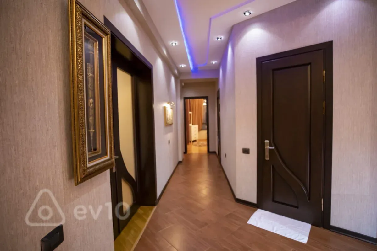 Kirayə verilir 3 otaqlı yeni tikili 150 m²