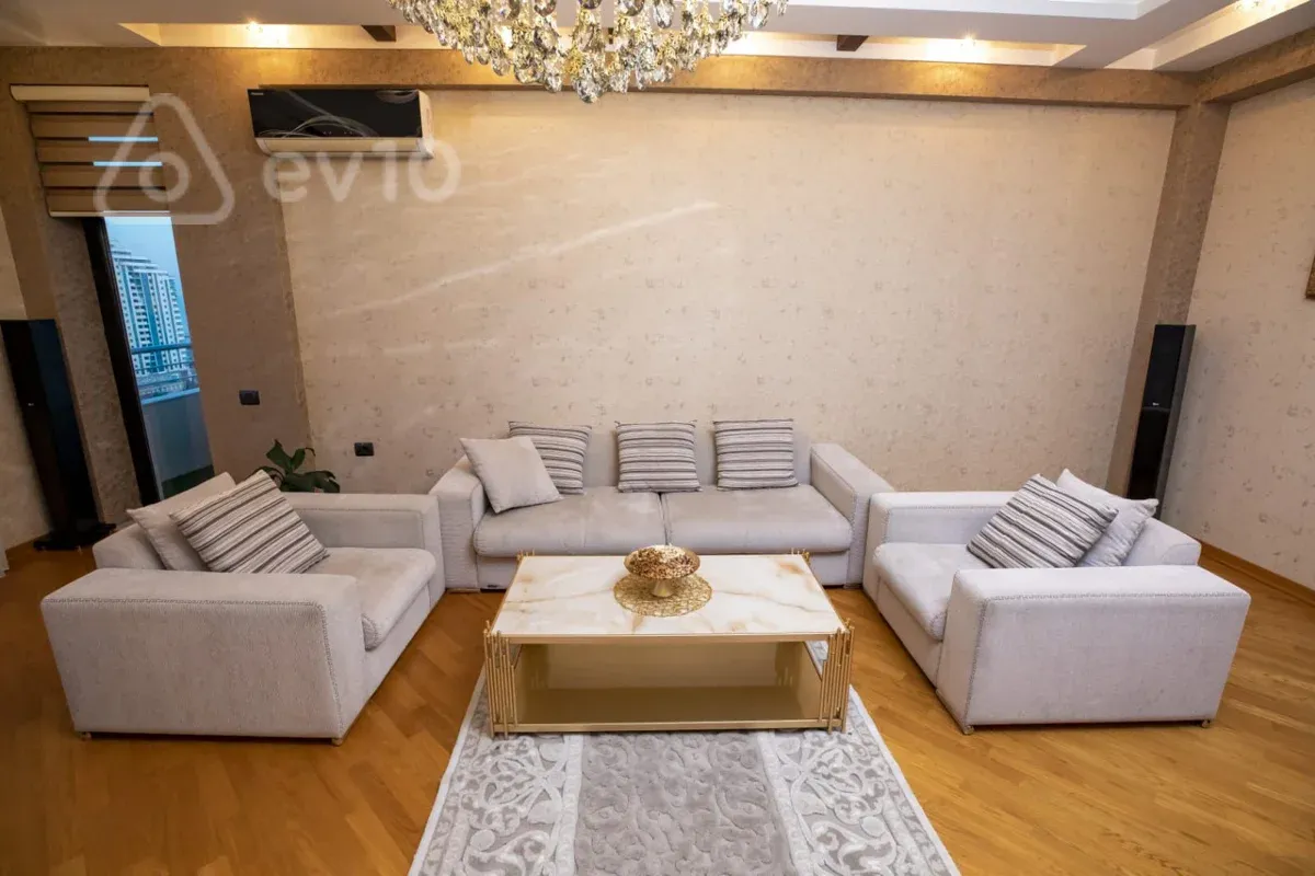 Kirayə verilir 3 otaqlı yeni tikili 150 m²