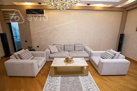 Kirayə verilir 3 otaqlı yeni tikili 150 m²