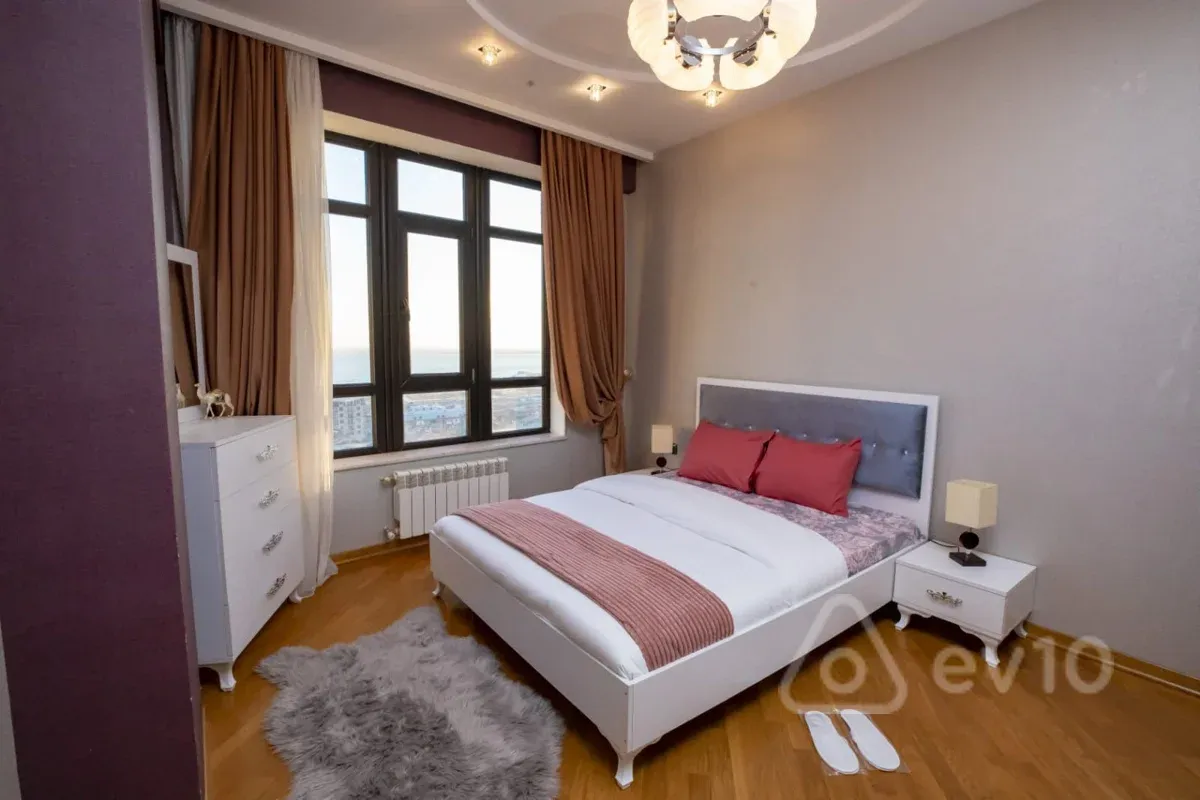 Kirayə verilir 3 otaqlı yeni tikili 150 m²