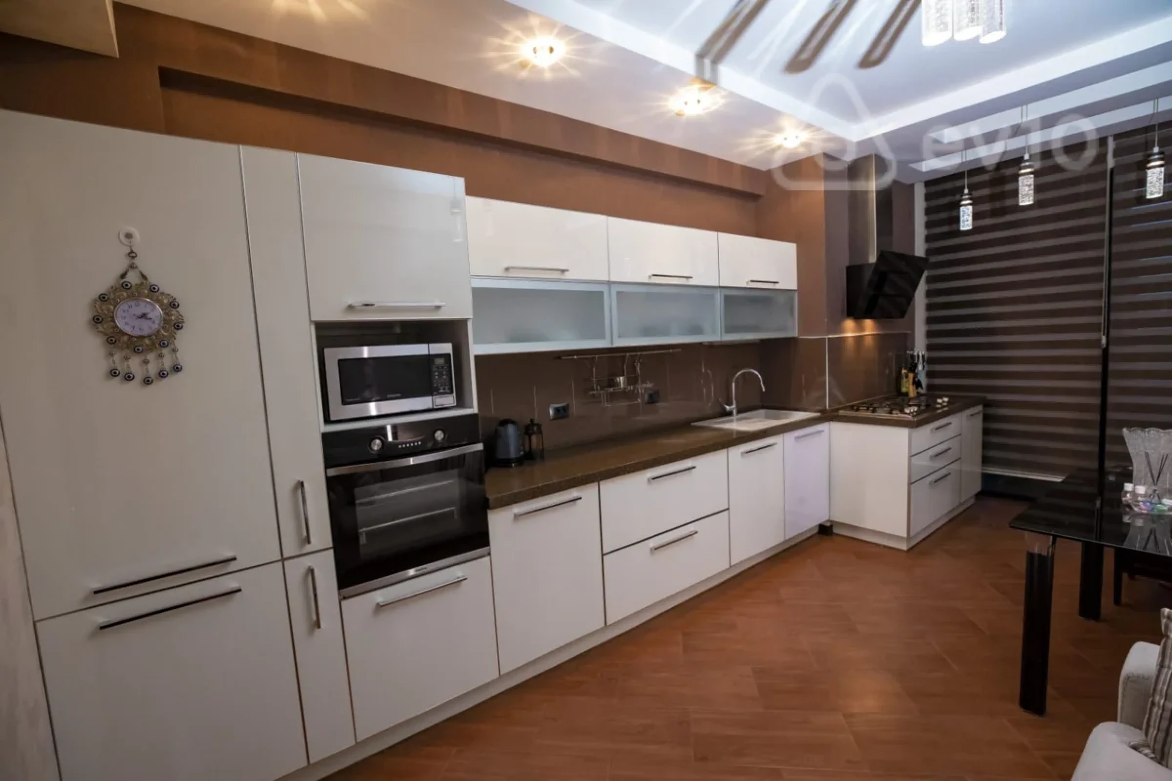 Kirayə verilir 3 otaqlı yeni tikili 150 m²