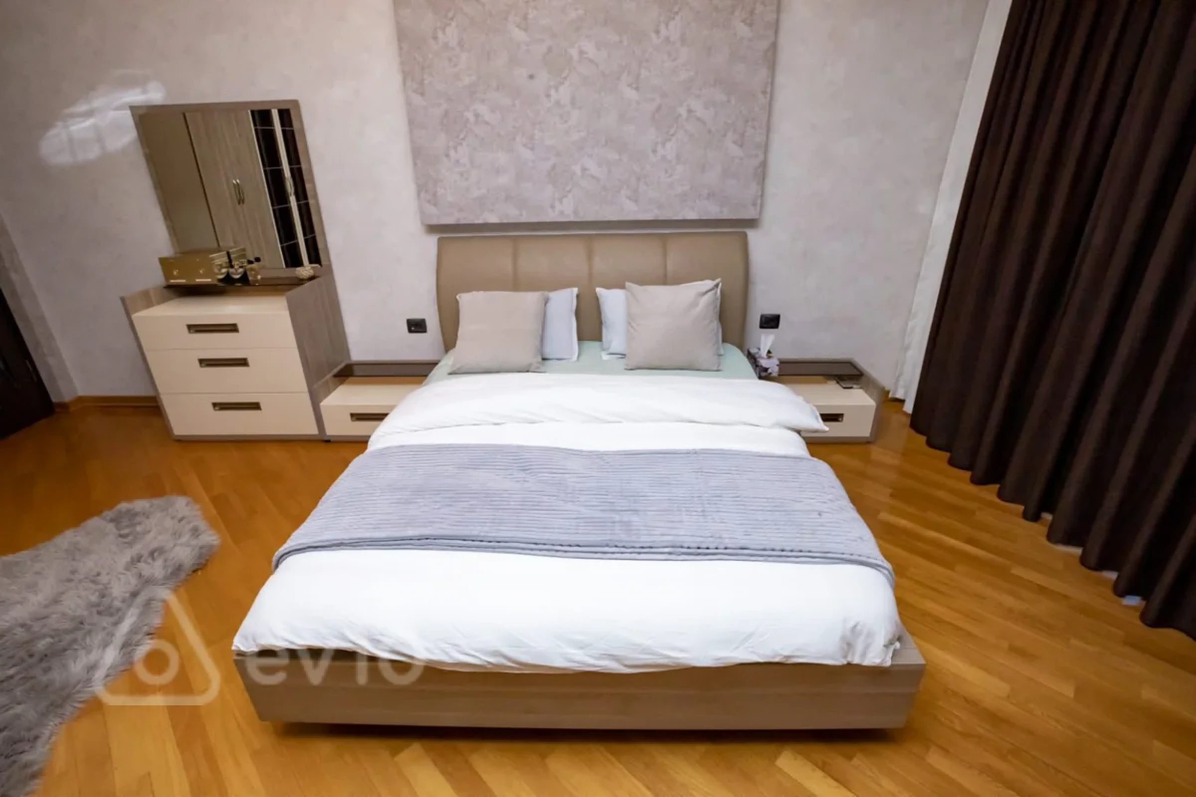 Kirayə verilir 3 otaqlı yeni tikili 150 m²