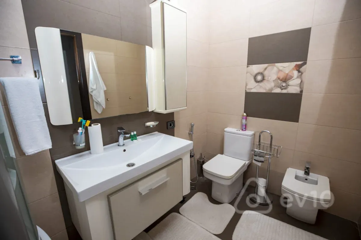 Kirayə verilir 3 otaqlı yeni tikili 150 m²