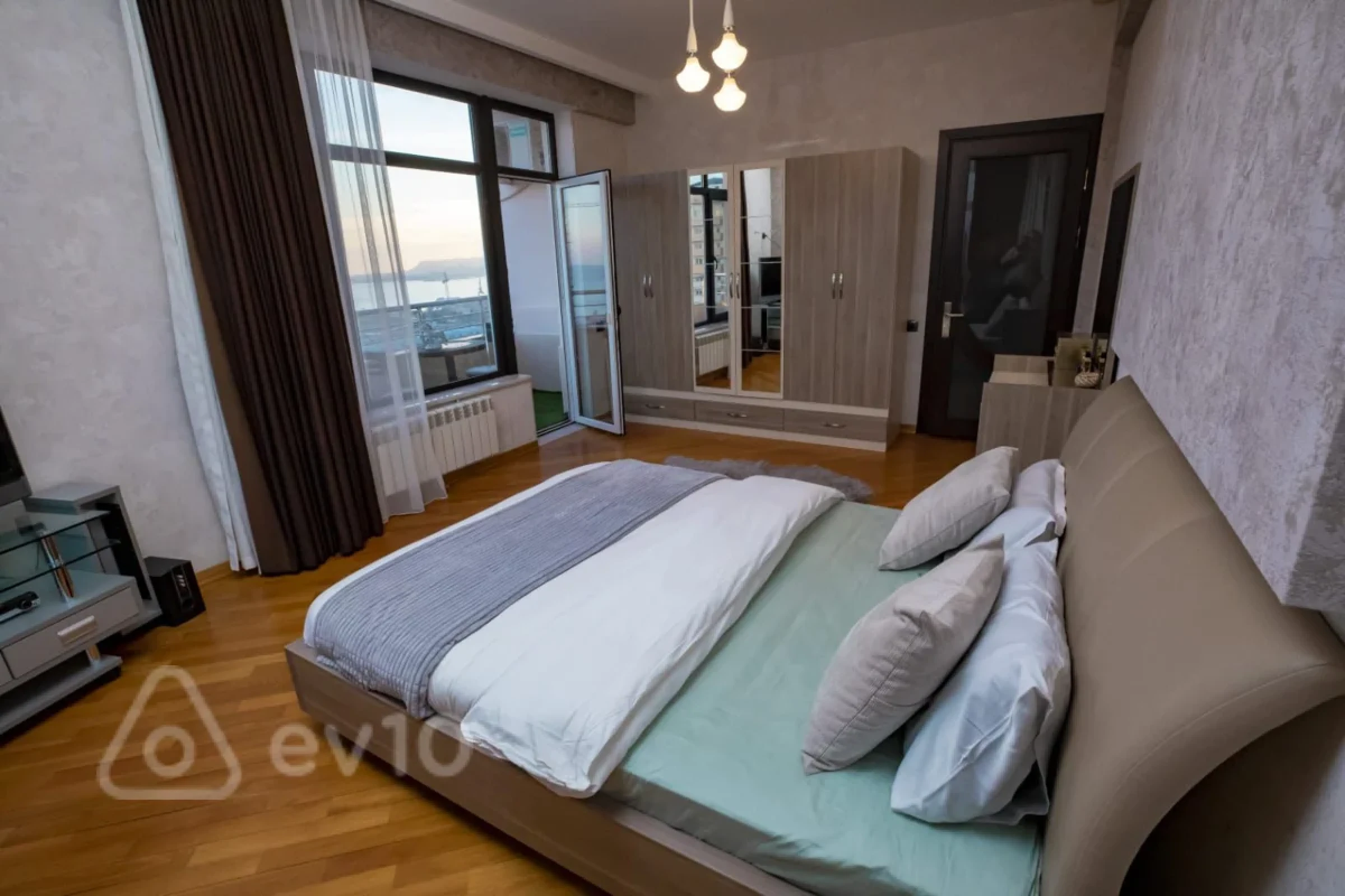 Kirayə verilir 3 otaqlı yeni tikili 150 m²