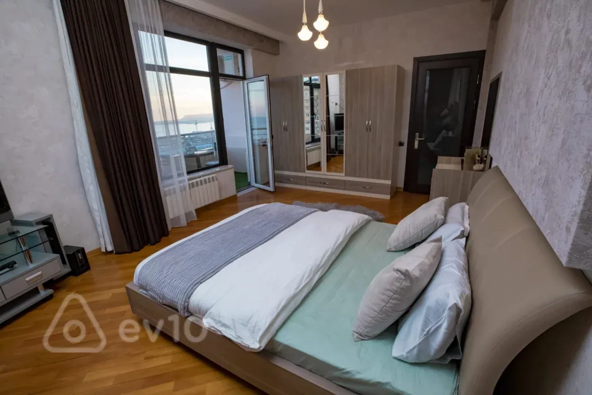 Kirayə verilir 3 otaqlı yeni tikili 150 m²