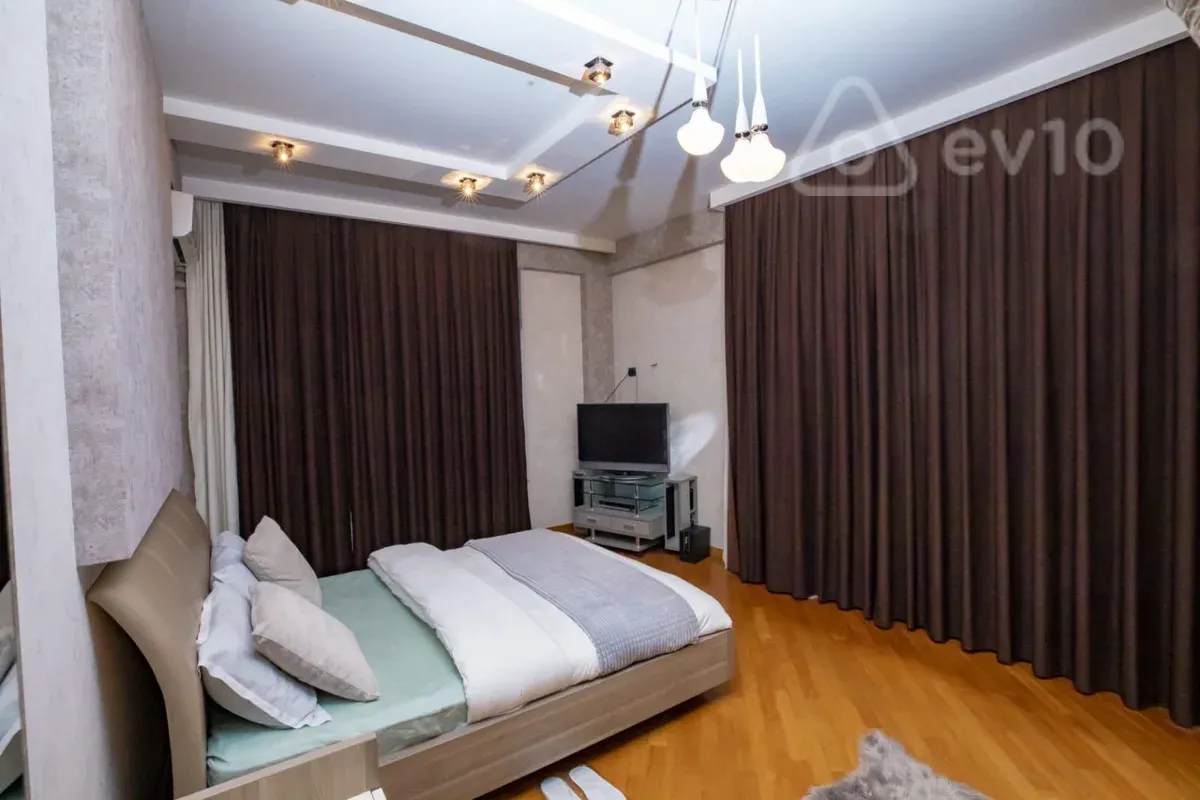 Kirayə verilir 3 otaqlı yeni tikili 150 m²