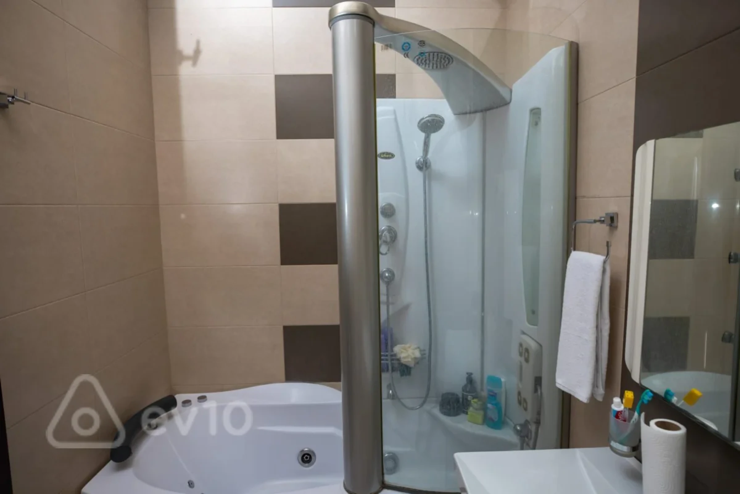 Kirayə verilir 3 otaqlı yeni tikili 150 m²