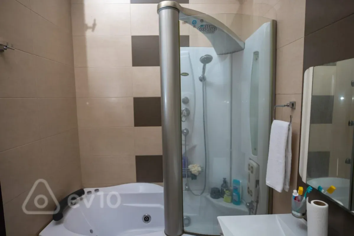 Kirayə verilir 3 otaqlı yeni tikili 150 m²