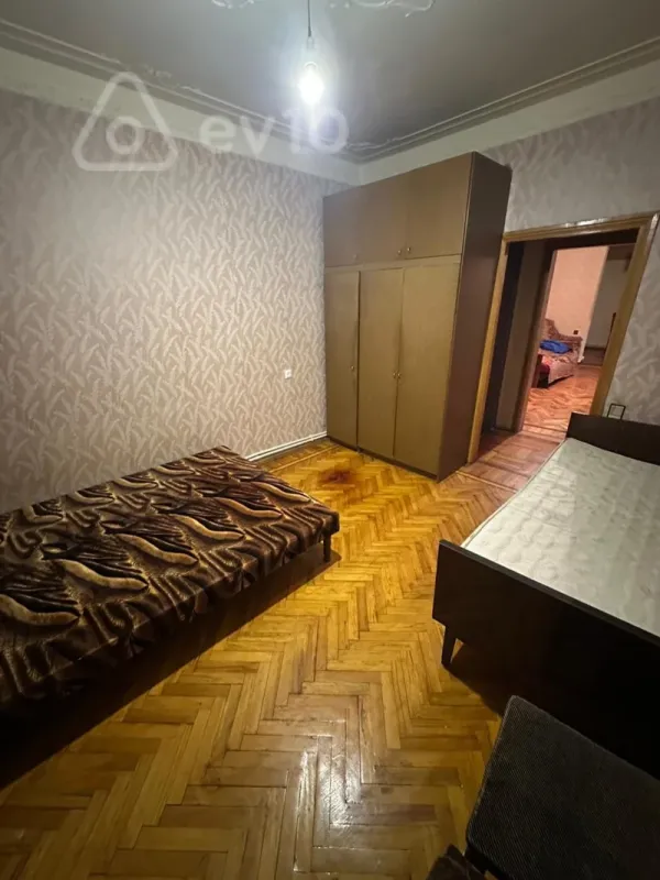 Kirayə verilir 2 otaqlı köhnə tikili 50 m²