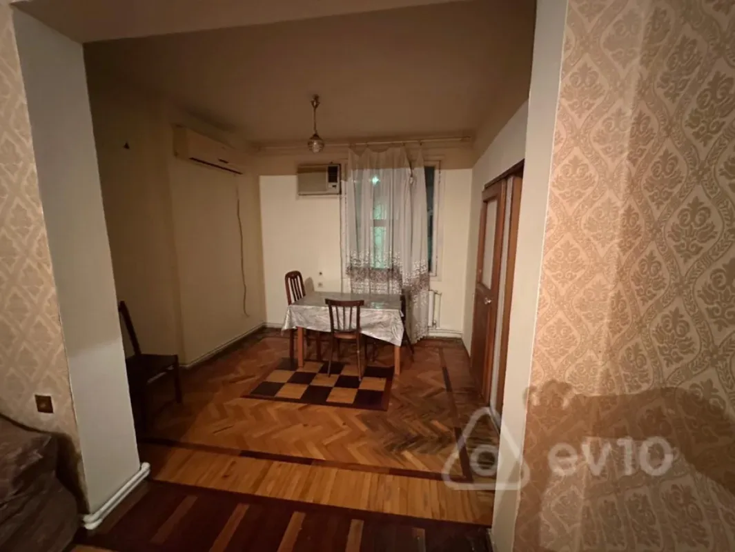 Kirayə verilir 2 otaqlı köhnə tikili 50 m²