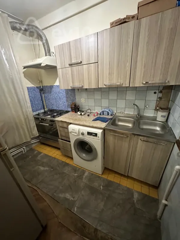 Kirayə verilir 2 otaqlı köhnə tikili 50 m²