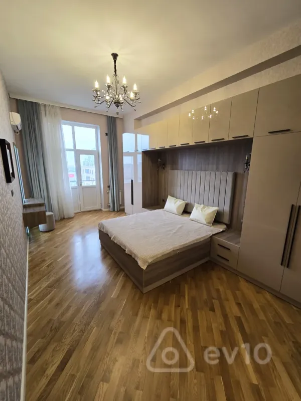 Kirayə verilir 3 otaqlı yeni tikili 130 m²