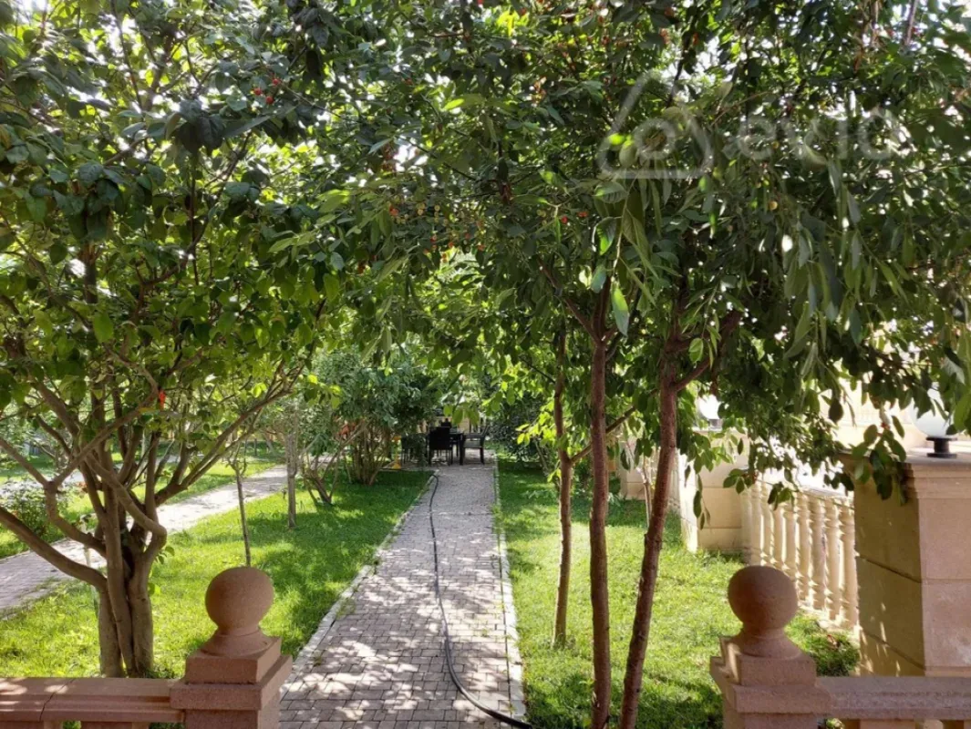 Satılır 7 otaqlı həyət evi 450 m²