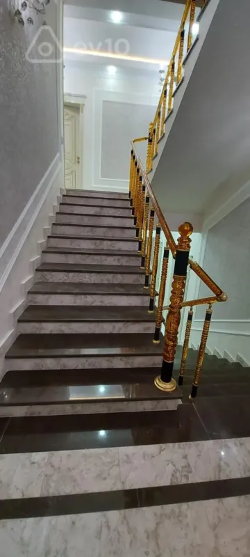 Satılır 7 otaqlı həyət evi 450 m²