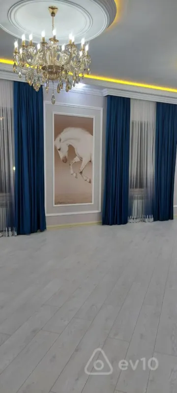 Satılır 7 otaqlı həyət evi 450 m²