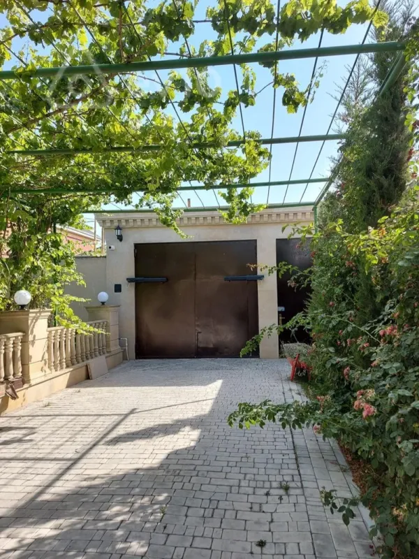 Satılır 7 otaqlı həyət evi 450 m²