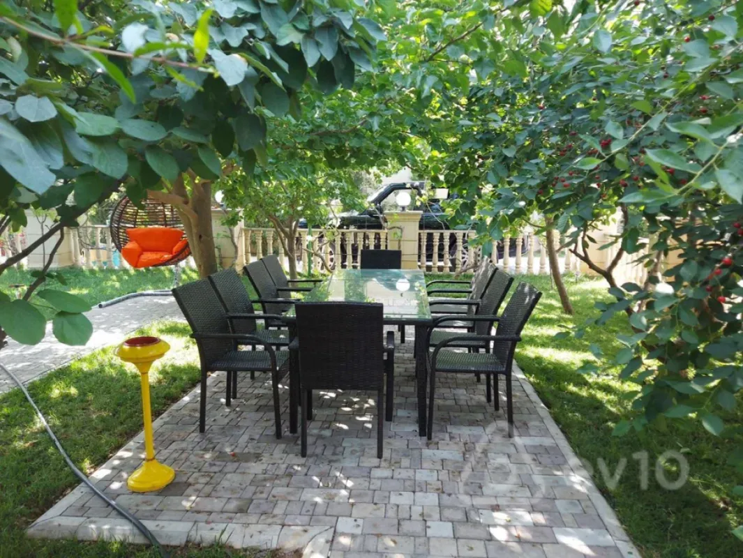 Satılır 7 otaqlı həyət evi 450 m²