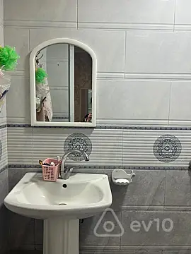 Kirayə verilir 2 otaqlı köhnə tikili 60 m²