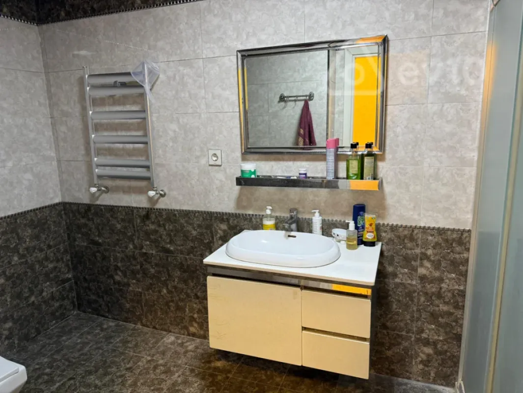 Kirayə verilir 2 otaqlı köhnə tikili 60 m²