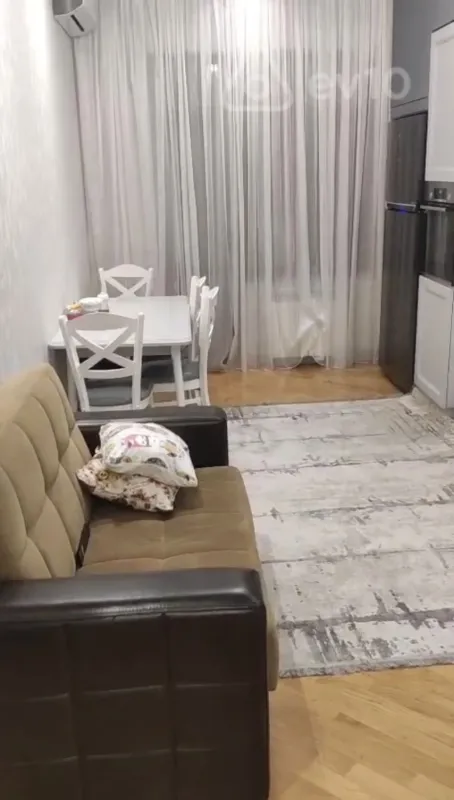 Kirayə verilir 3 otaqlı yeni tikili 141 m²