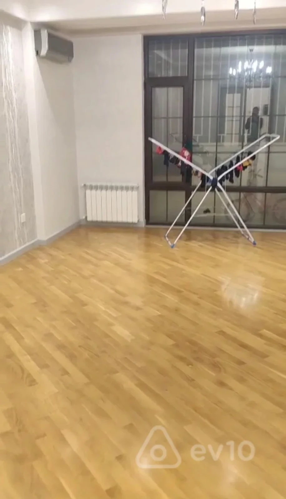 Kirayə verilir 3 otaqlı yeni tikili 141 m²