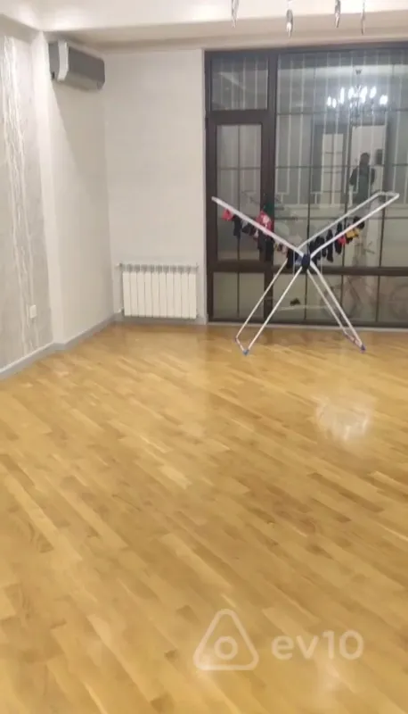 Kirayə verilir 3 otaqlı yeni tikili 141 m²