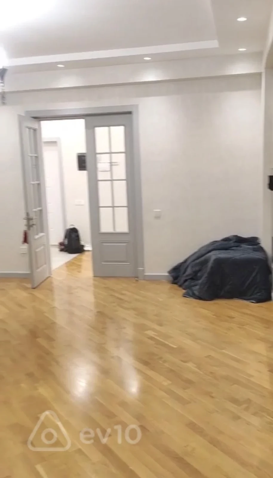 Kirayə verilir 3 otaqlı yeni tikili 141 m²