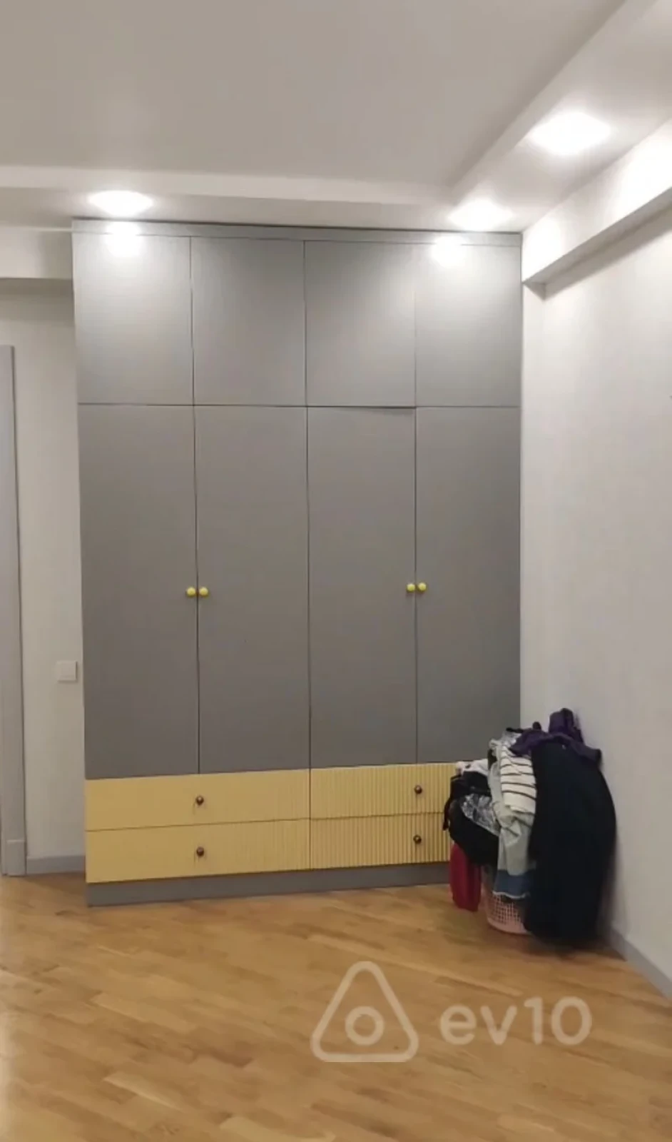 Kirayə verilir 3 otaqlı yeni tikili 141 m²