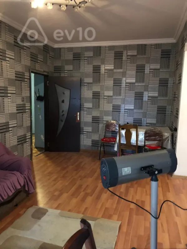 Kirayə verilir 3 otaqlı köhnə tikili 80 m²