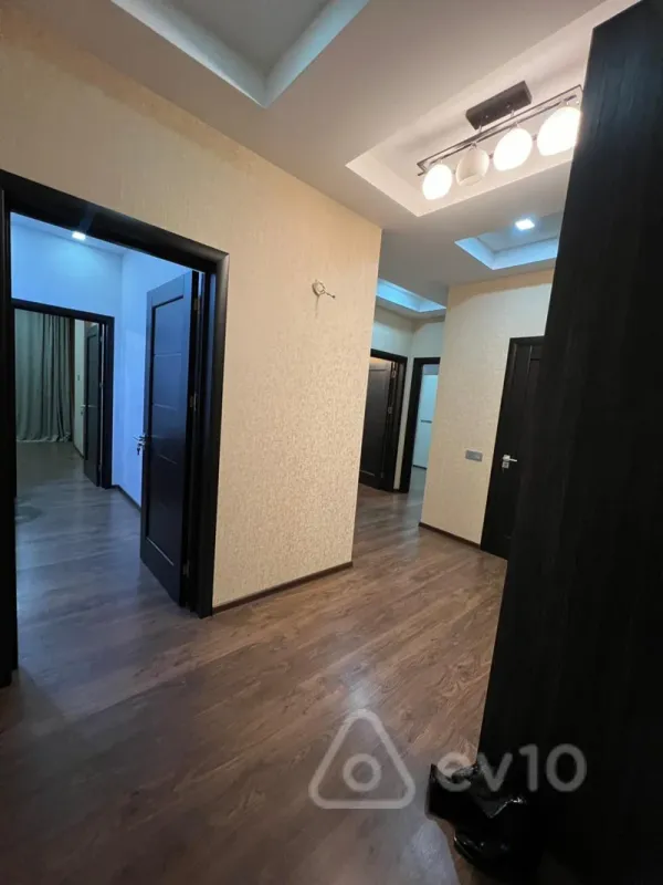 Kirayə verilir 3 otaqlı yeni tikili 96 m²