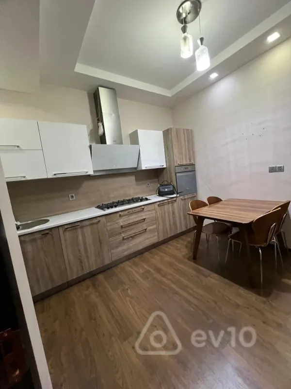 Kirayə verilir 3 otaqlı yeni tikili 96 m²