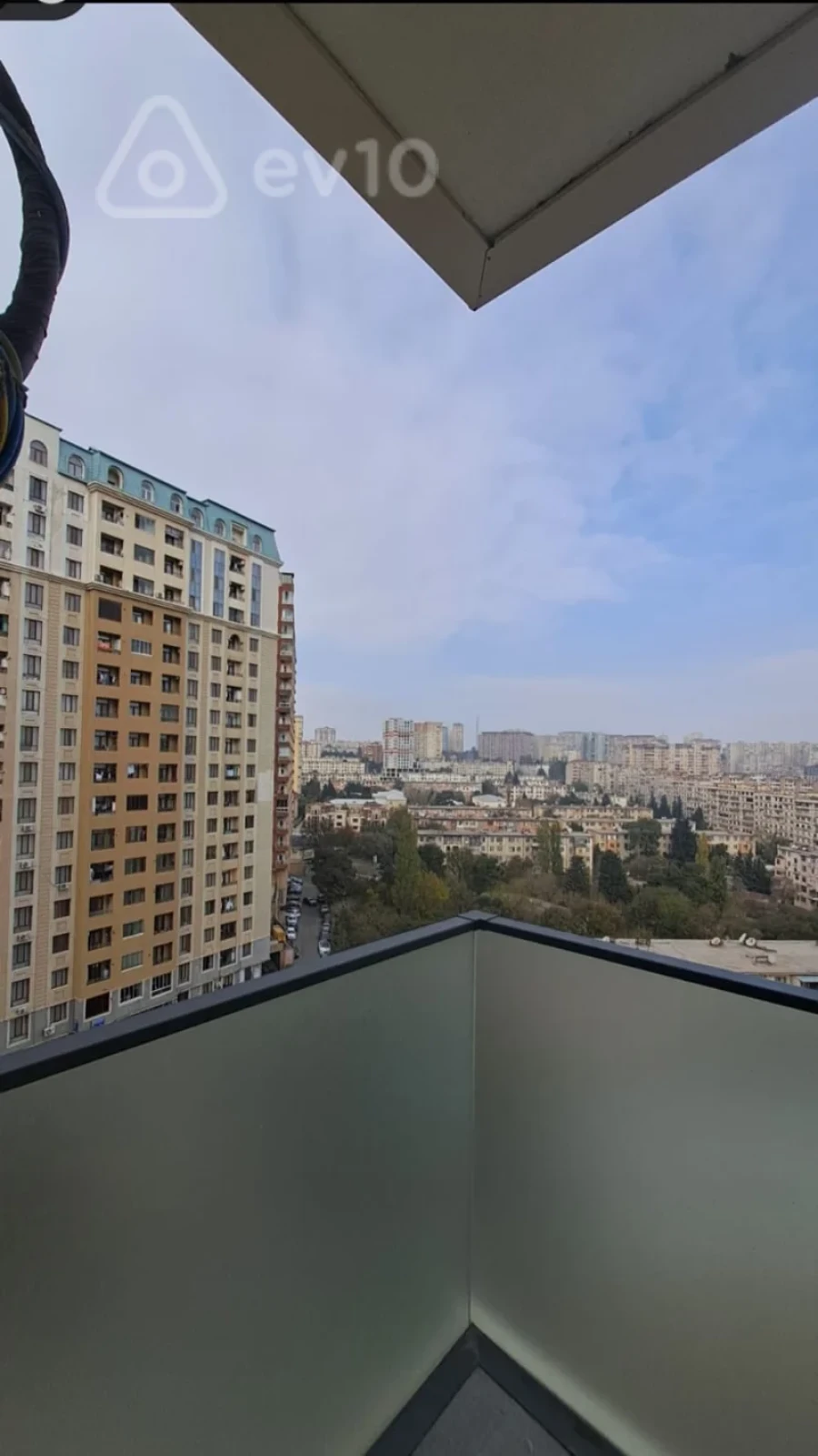 Kirayə verilir 3 otaqlı yeni tikili 90 m²