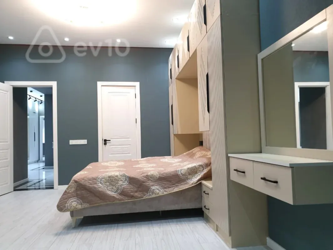 Kirayə verilir 3 otaqlı yeni tikili 141 m²