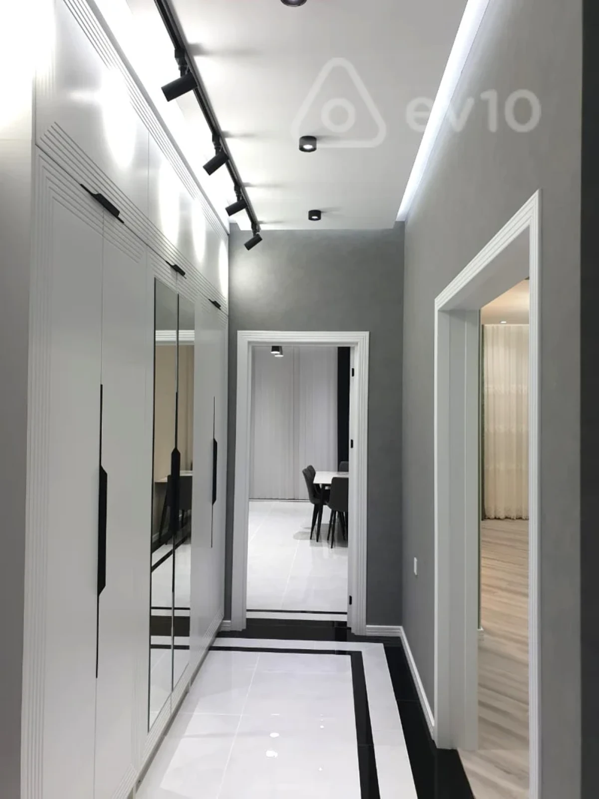 Kirayə verilir 3 otaqlı yeni tikili 141 m²