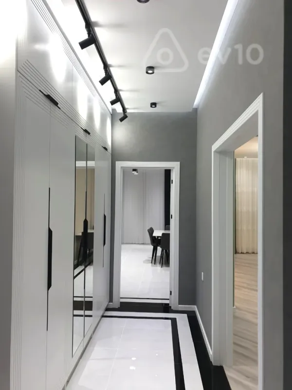 Kirayə verilir 3 otaqlı yeni tikili 141 m²