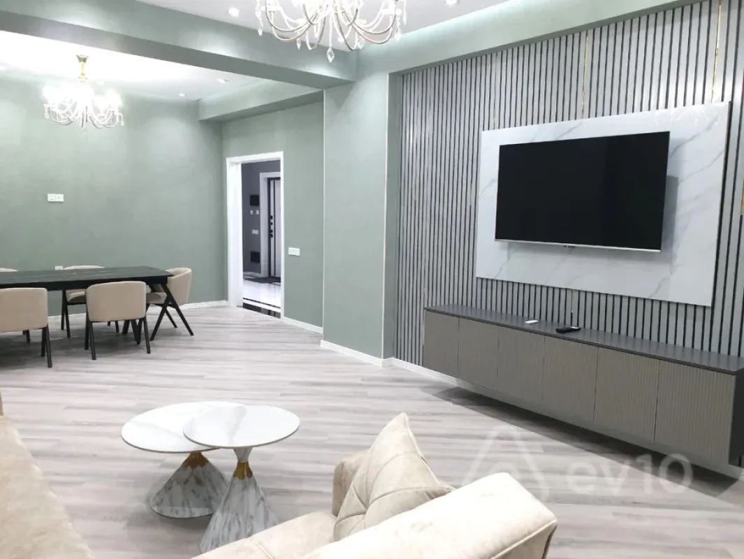 Kirayə verilir 3 otaqlı yeni tikili 141 m²