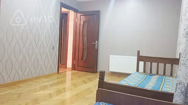 Kirayə verilir 3 otaqlı köhnə tikili 80 m²