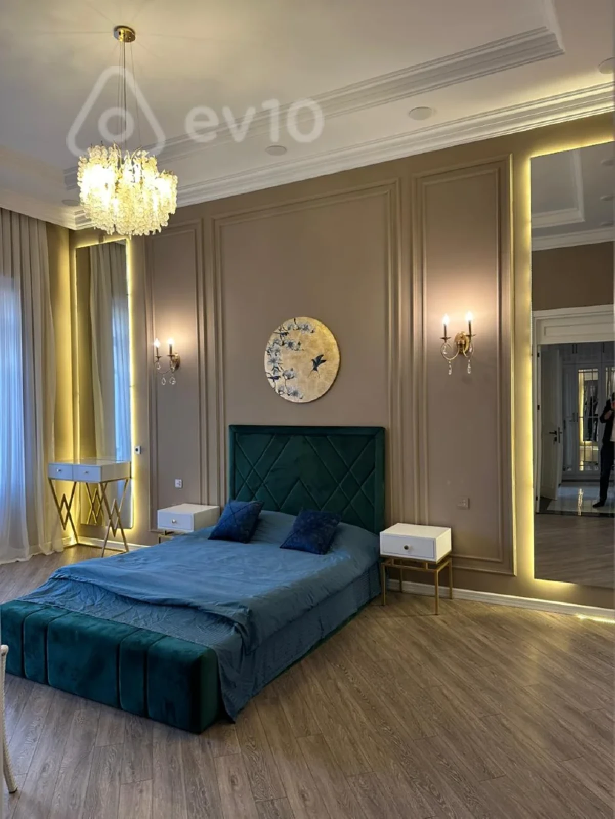 Kirayə verilir 3 otaqlı köhnə tikili 150 m²