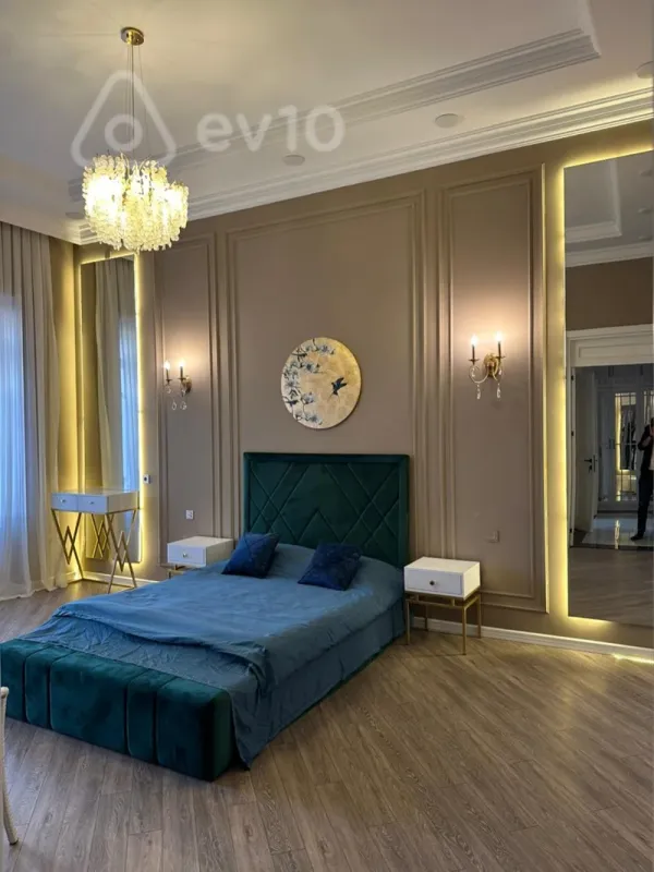 Kirayə verilir 3 otaqlı köhnə tikili 150 m²