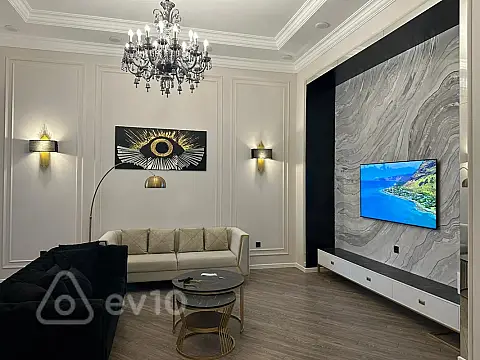 Kirayə verilir 3 otaqlı köhnə tikili 150 m²