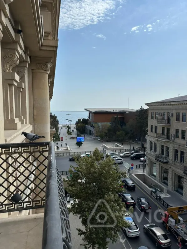 Kirayə verilir 3 otaqlı köhnə tikili 150 m²