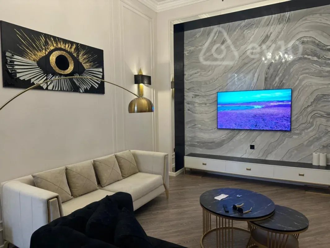 Kirayə verilir 3 otaqlı köhnə tikili 150 m²